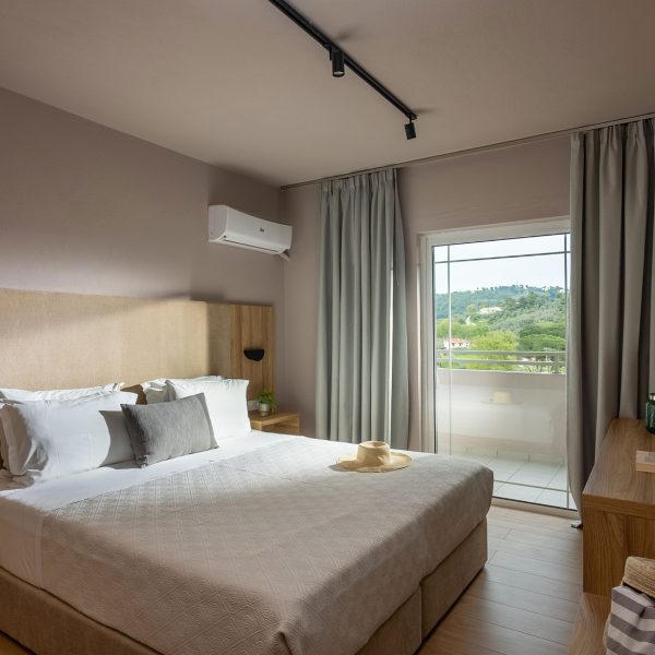 petra-nera-skiathos-comfort-suite-01