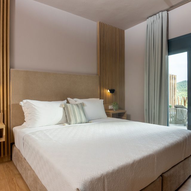 petra-nera-skiathos-deluxe-room-03