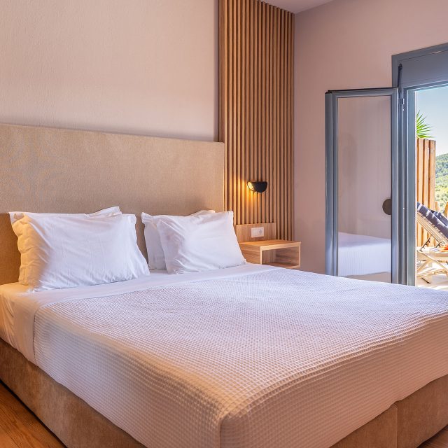 petra-nera-skiathos-deluxe-room-private-jacuzzi-01