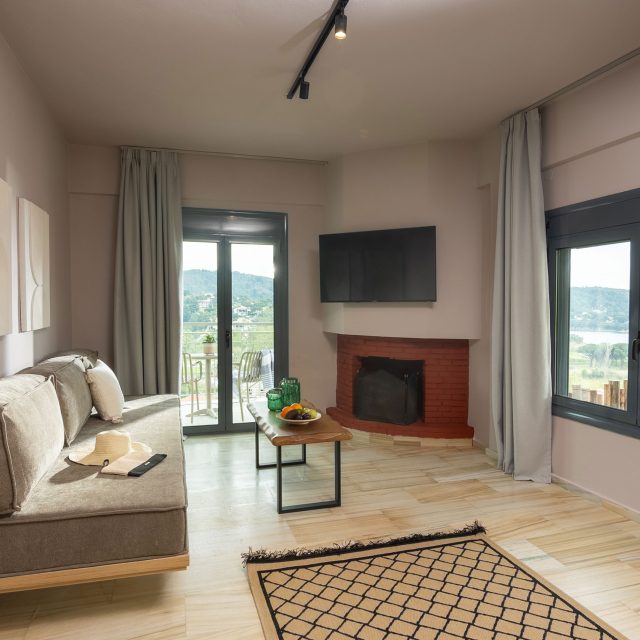 petra-nera-skiathos-king-suite-01